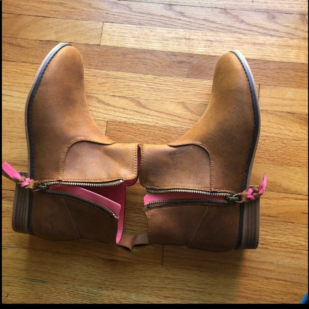 Size 6 Cat & Jack big girls cognac booties with hot pink accents. Worn once